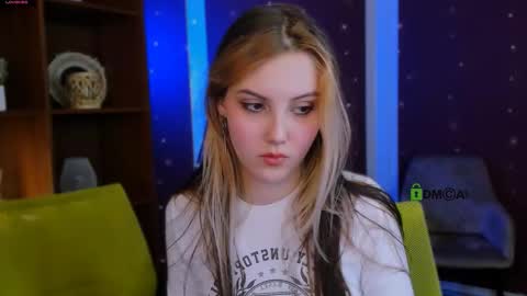 Snapshot of luna_tin chatting on 11/20/25, 07:35 Luna online show from 11/20/25, 07:35