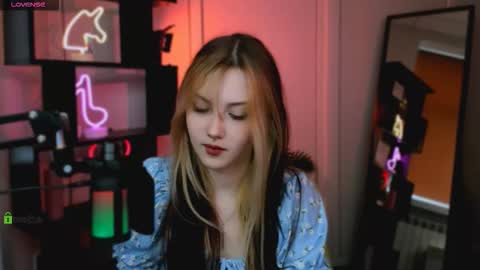 Snapshot of luna_tin chatting on 11/25/25, 12:16 Luna online show from 11/25/25, 12:16