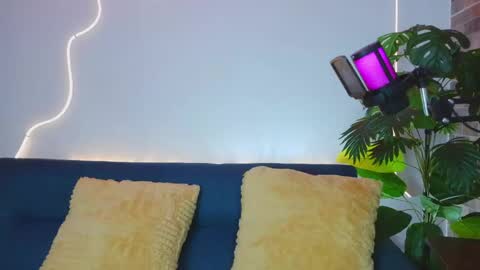 luna_valen online show from 05/22/26, 04:30