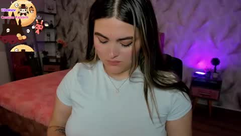 Snapshot of luna_volk chatting on 10/23/25, 02:22 Luna online show from 10/23/25, 02:22