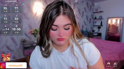 Snapshot of luna_volk chatting on 11/22/25, 02:43 Luna online show from 11/22/25, 02:43