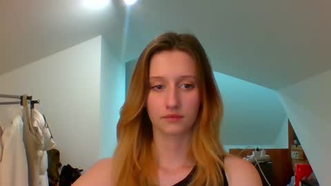 Snapshot of luna_xsensual chatting on 12/27/24, 03:04 L U N A  online show from 12/27/24, 03:04
