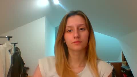 Snapshot of luna_xsensual chatting on 01/15/25, 06:08 L U N A  online show from 01/15/25, 06:08