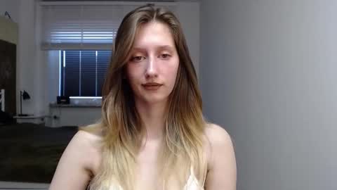 Snapshot of luna_xsensual chatting on 09/26/25, 05:55 L U N A  online show from 09/26/25, 05:55