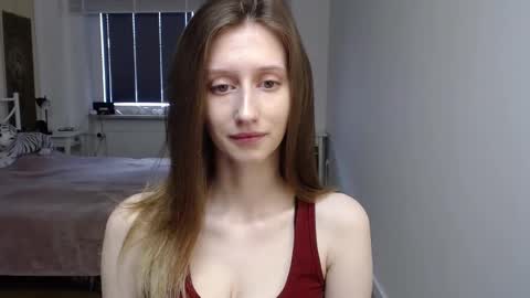 L U N A  online show from 04/17/26, 06:49