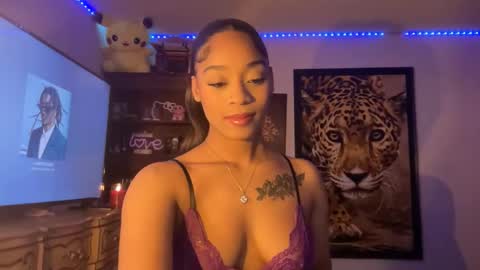 lunaa_11 online show from 12/01/25, 03:33