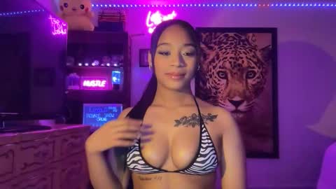 lunaa_11 online show from 05/06/26, 06:52