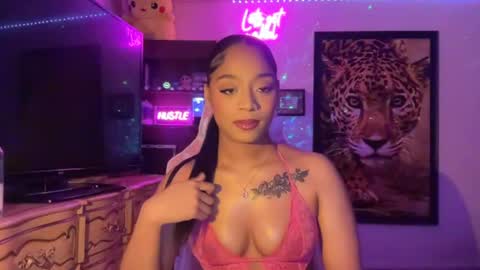 lunaa_11 online show from 07/30/26, 06:12