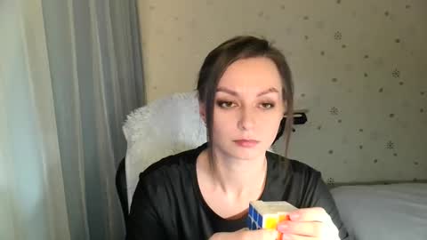 lunaa_bluee online show from 10/27/25, 07:07