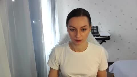 lunaa_bluee online show from 10/31/25, 09:32