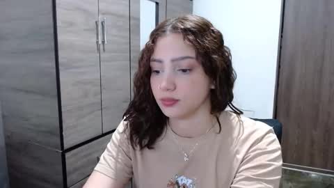 Snapshot of lunaa_sub chatting on 12/15/25, 07:18 lunaa_sub online show from 12/15/25, 07:18