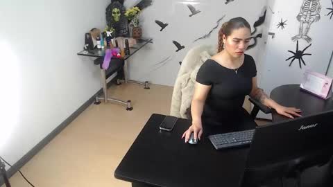 lunaaitana online show from 10/24/25, 02:35