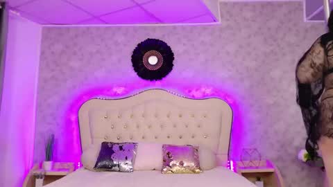 lunababe_ online show from 01/14/26, 12:33