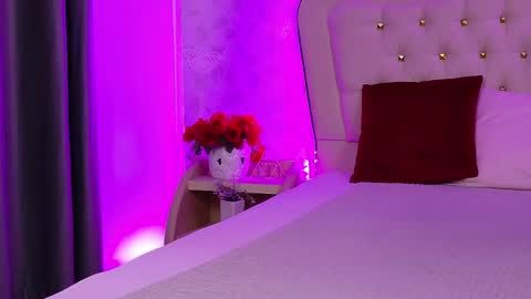 lunababe_ online show from 05/07/26, 10:53