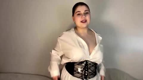 Snapshot of lunablakes chatting on 02/18/26, 08:10 Luna online show from 02/18/26, 08:10