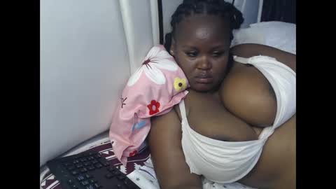 lunabloom01 online show from 10/11/25, 08:40