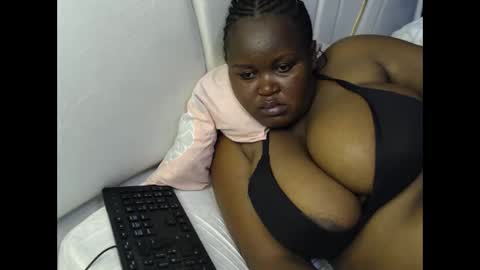 lunabloom01 online show from 12/18/25, 02:56