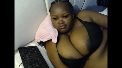 lunabloom01 online show from 02/17/26, 10:27