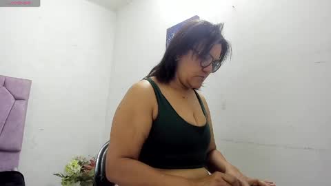 Snapshot of lunabrillante1972 chatting on 05/27/26, 08:55 lunabrillante1972 online show from 05/27/26, 08:55