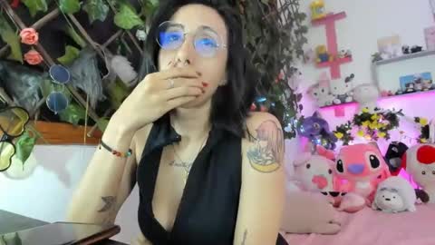 lunacristal_moon online show from 01/12/25, 05:13