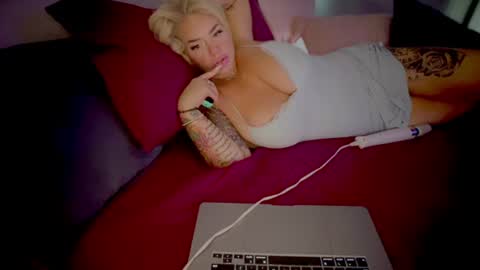 Snapshot of lunadaddysgirl chatting on 06/27/26, 09:53 Luna Daddys Girl online show from 06/27/26, 09:53
