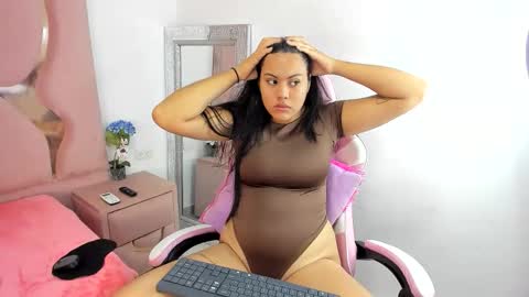 lunadreamsht online show from 12/19/25, 12:45