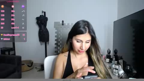 Snapshot of lunagardners chatting on 09/13/25, 12:32 lunagardners online show from 09/13/25, 12:32