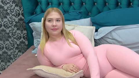 Snapshot of lunahouston chatting on 01/31/25, 02:04 LunaHouston online show from 01/31/25, 02:04