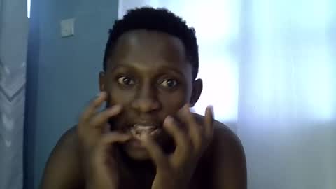 lunalove22_ online show from 11/22/25, 03:27