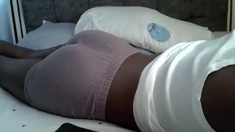 lunalove22_ online show from 03/21/26, 08:19