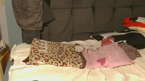 lunalove22_ online show from 05/11/26, 02:45