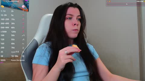 Snapshot of lunalovesuu chatting on 12/05/24, 10:01 Luna online show from 12/05/24, 10:01