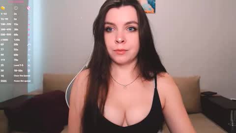 Snapshot of lunalovesuu chatting on 09/18/25, 01:02 Luna online show from 09/18/25, 01:02