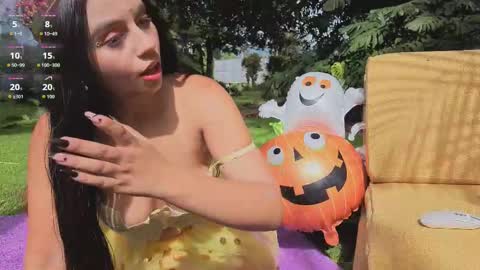 lunaluxe1001 online show from 10/31/25, 01:56