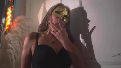 lunamisteriosa_ online show from 12/23/25, 10:02