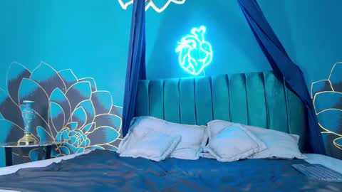 Luna online show from 09/30/25, 08:58