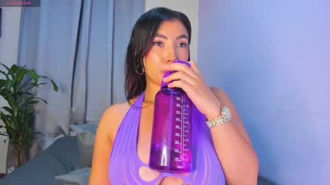 Snapshot of lunamontiel_ chatting on 12/05/24, 05:48 Luna online show from 12/05/24, 05:48