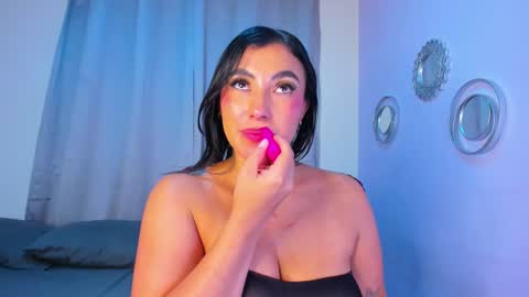 Snapshot of lunamontiel_ chatting on 03/12/25, 04:51 Luna online show from 03/12/25, 04:51