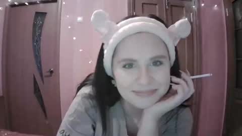 lunamystique_ online show from 02/05/25, 09:18