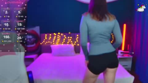 Luna online show from 03/01/26, 12:18