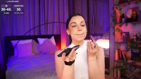 Luna  next streams Mon Fri Sat Sun 8pm-5am gmt0 online show from 11/29/25, 09:07