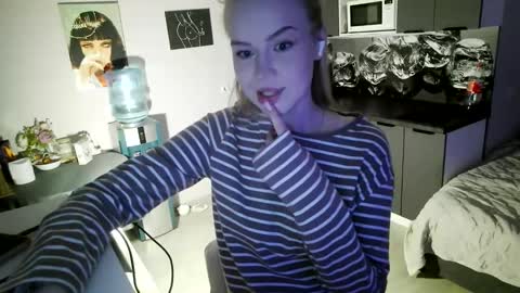 lunapeony online show from 02/02/26, 06:17