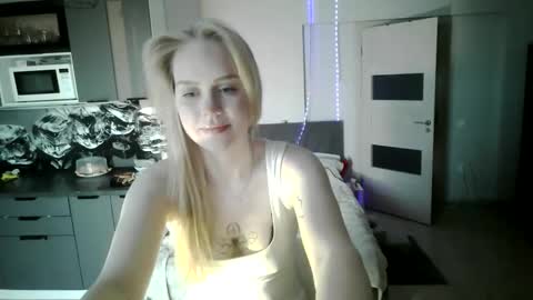 lunapeony online show from 02/23/26, 01:47