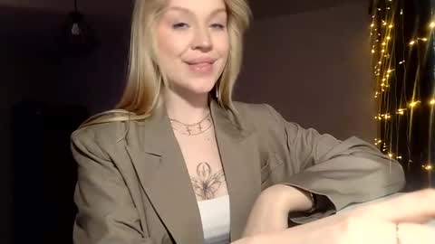 lunapeony online show from 04/05/26, 06:05