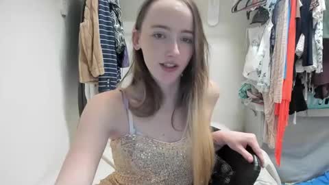 Snapshot of lunapixie2020 chatting on 12/27/24, 02:36 lunapixie2020 online show from 12/27/24, 02:36