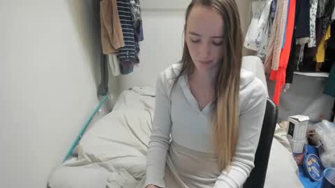 Snapshot of lunapixie2020 chatting on 12/30/24, 09:59 lunapixie2020 online show from 12/30/24, 09:59