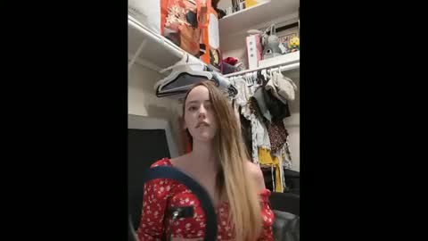 Snapshot of lunapixie2020 chatting on 01/17/25, 06:57 lunapixie2020 online show from 01/17/25, 06:57