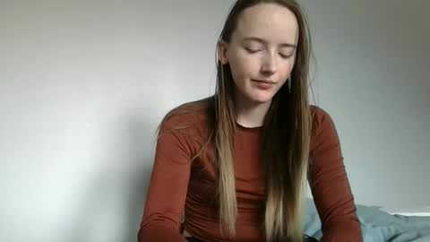 Snapshot of lunapixie2020 chatting on 09/18/25, 07:16 lunapixie2020 online show from 09/18/25, 07:16