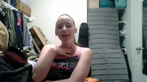 lunapixie2020 online show from 05/15/26, 02:51