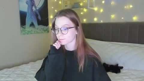 Snapshot of lunar_sofia chatting on 02/11/25, 03:29 Sofia online show from 02/11/25, 03:29